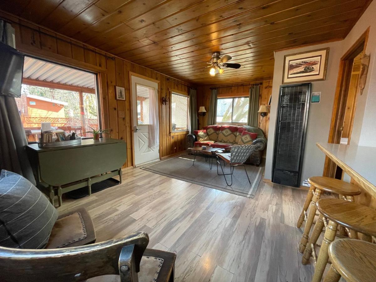 Lava Hideout Cabins 熔岩温泉村 外观 照片
