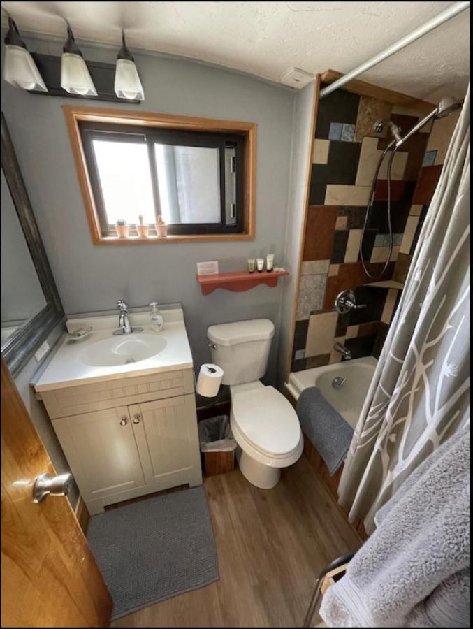 Lava Hideout Cabins 熔岩温泉村 外观 照片